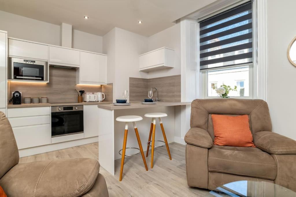 Ferienwohnung West End @ Netflix @ Newly Built Aberdeen Exterior foto