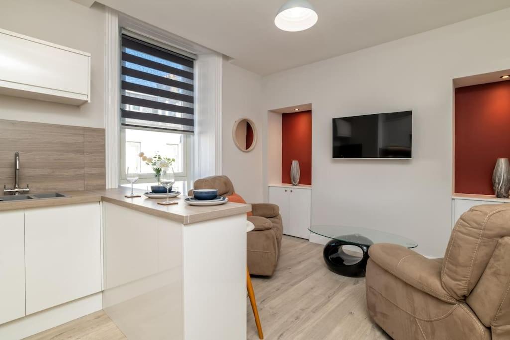 Ferienwohnung West End @ Netflix @ Newly Built Aberdeen Exterior foto